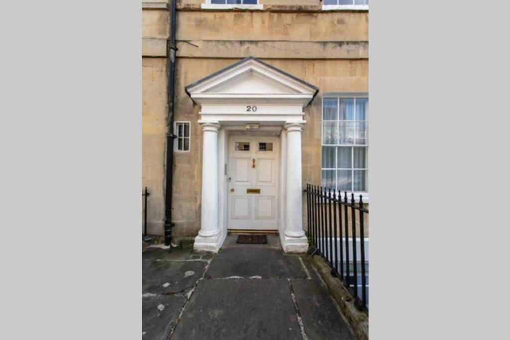 Stylish Georgian Retreat Apartment Bath Exterior photo